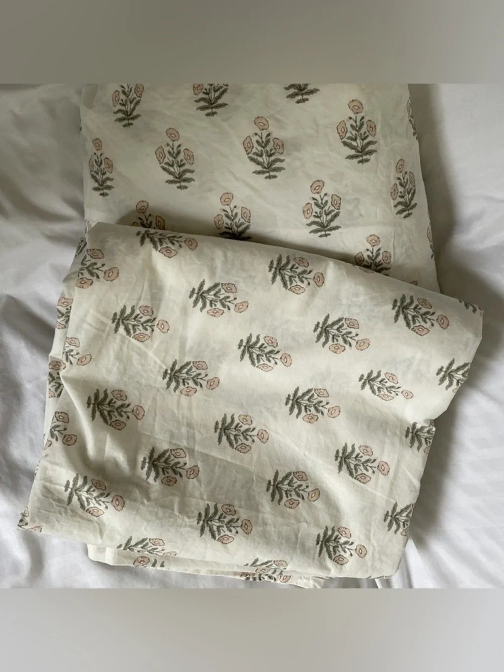 EUC Pottery Barn Teen Flower Twin Bed Sheet Flat / Fitted Set